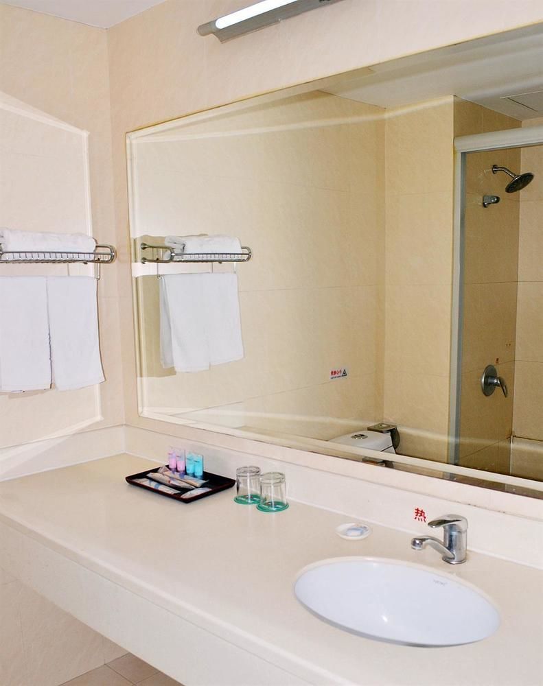 Motel 168 Hotel Урумки Екстериор снимка