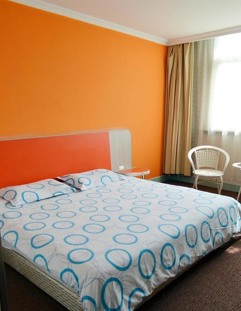 Motel 168 Hotel Урумки Екстериор снимка